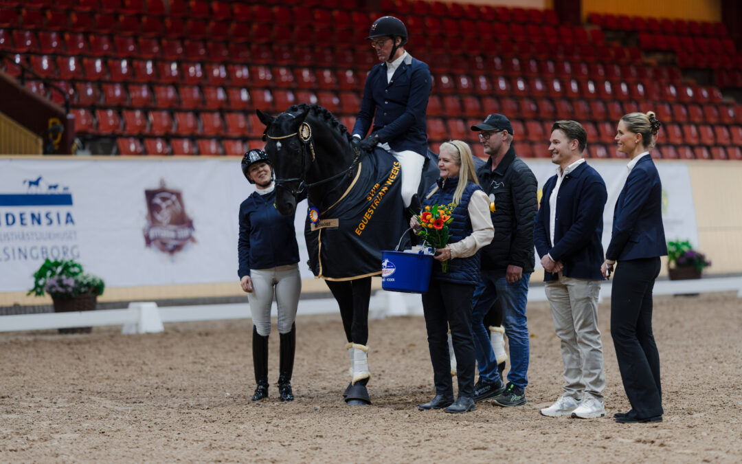 Majestic Justice (SWB) 1520 vinner SWB Stallion Trophy för 4-åriga dressyrhästar by RS Mustang