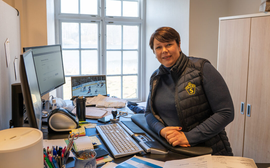 SWBs medarbetare Anette Sånesson tilldelas Karlsdalspokalen